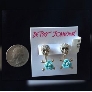 NWT Betsey Johnson Skull & Bones Earrings